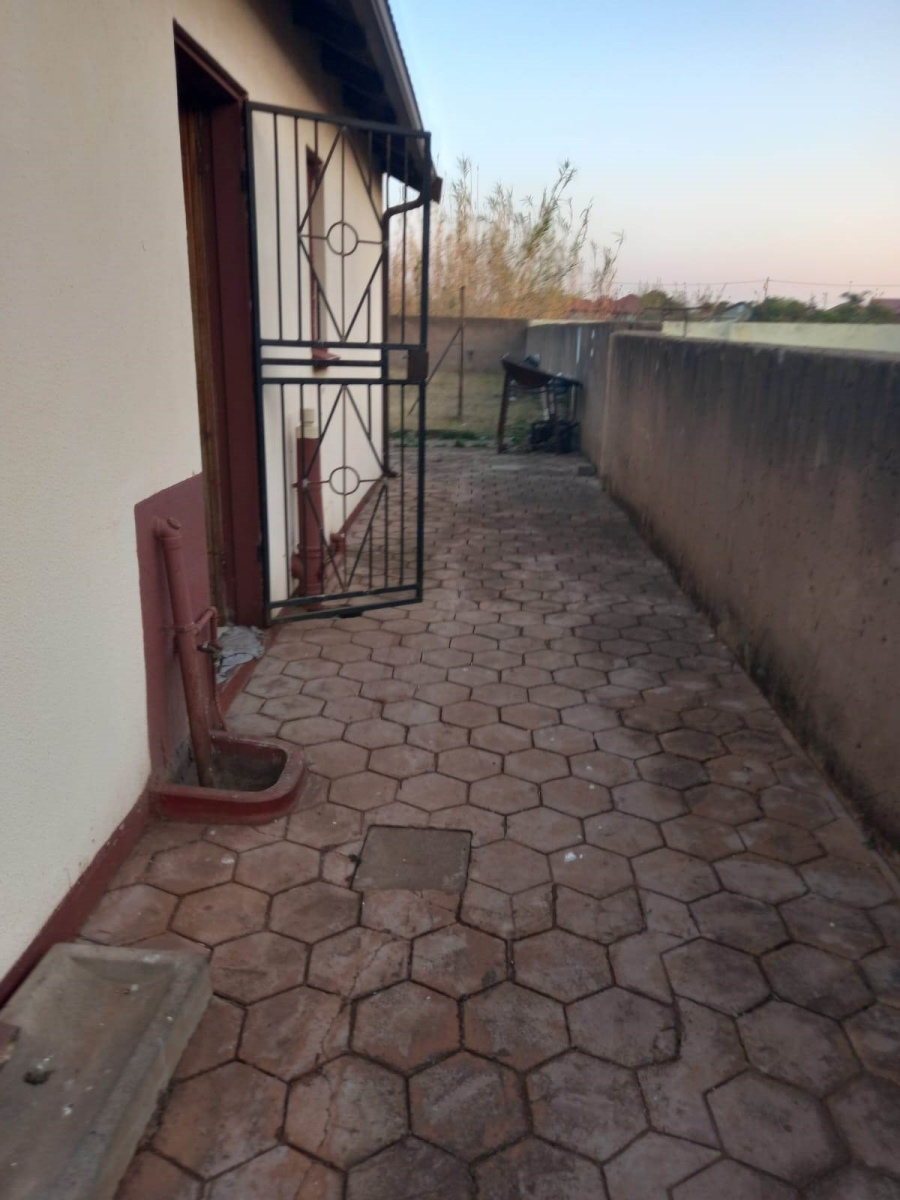 To Let 2 Bedroom Property for Rent in Soshanguve XX Gauteng