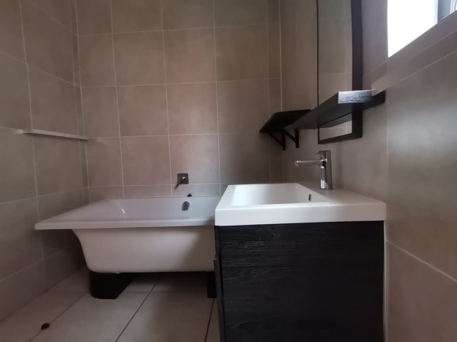 3 Bedroom Property for Sale in Oakdene Gauteng