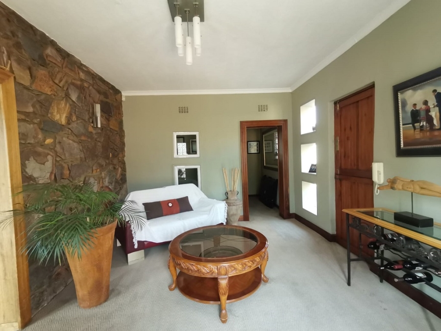 4 Bedroom Property for Sale in Oakdene Gauteng