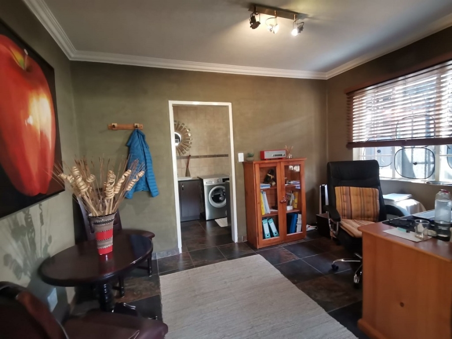 4 Bedroom Property for Sale in Oakdene Gauteng