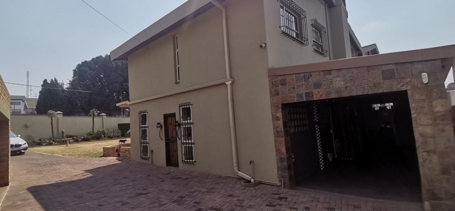 4 Bedroom Property for Sale in Oakdene Gauteng