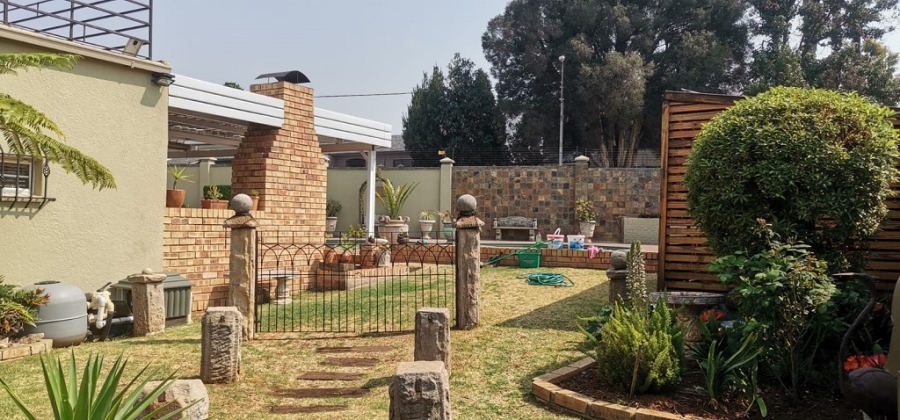 4 Bedroom Property for Sale in Oakdene Gauteng