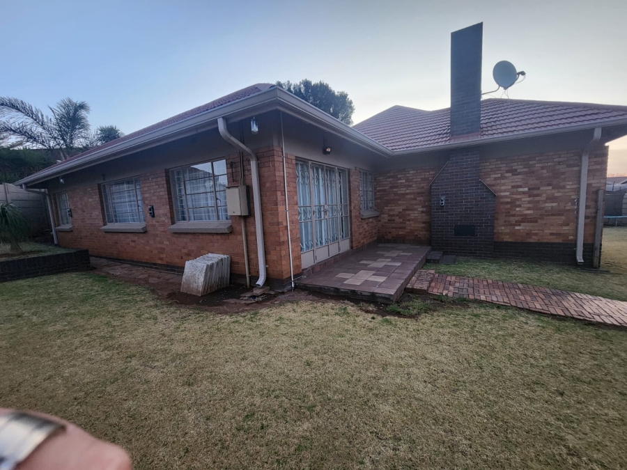 3 Bedroom Property for Sale in Edenvale Central Gauteng