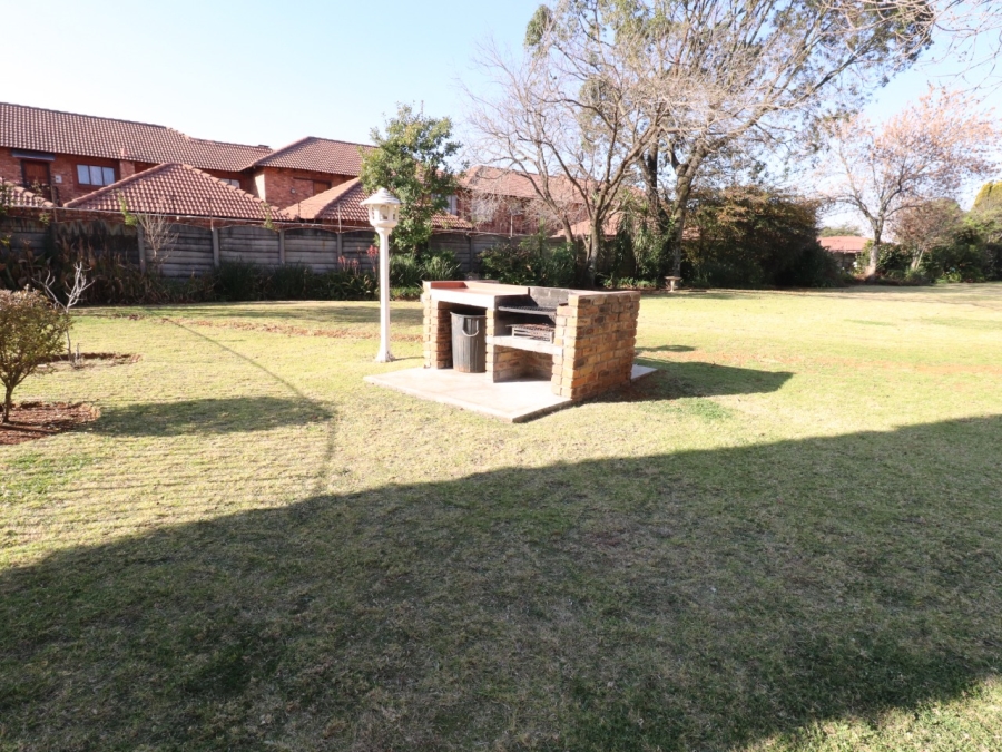 2 Bedroom Property for Sale in Edleen Gauteng