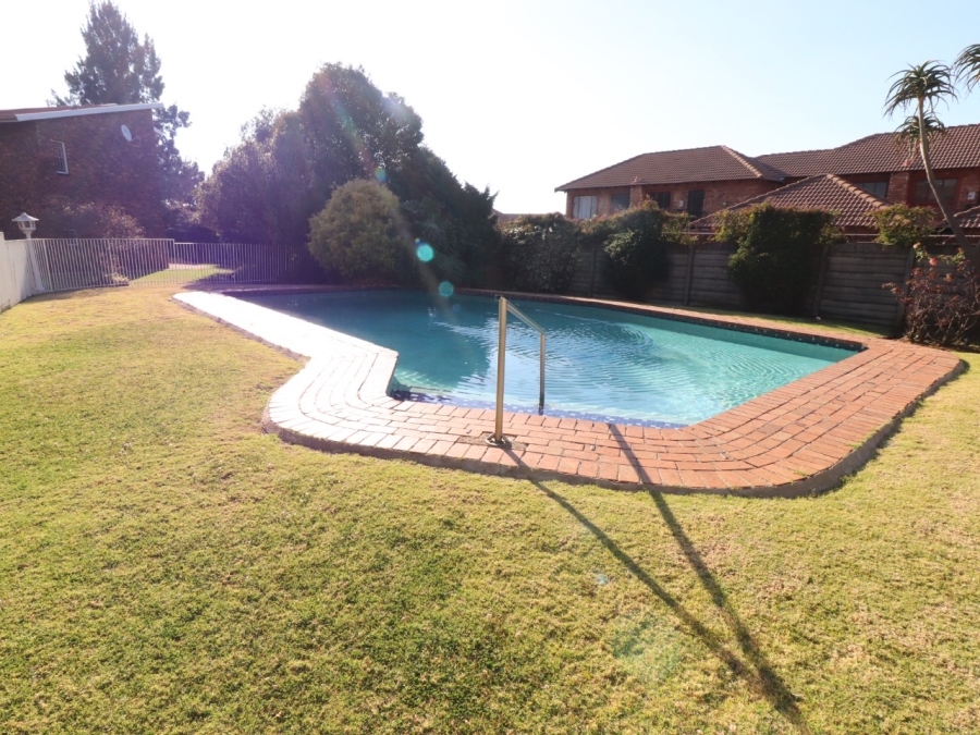 2 Bedroom Property for Sale in Edleen Gauteng