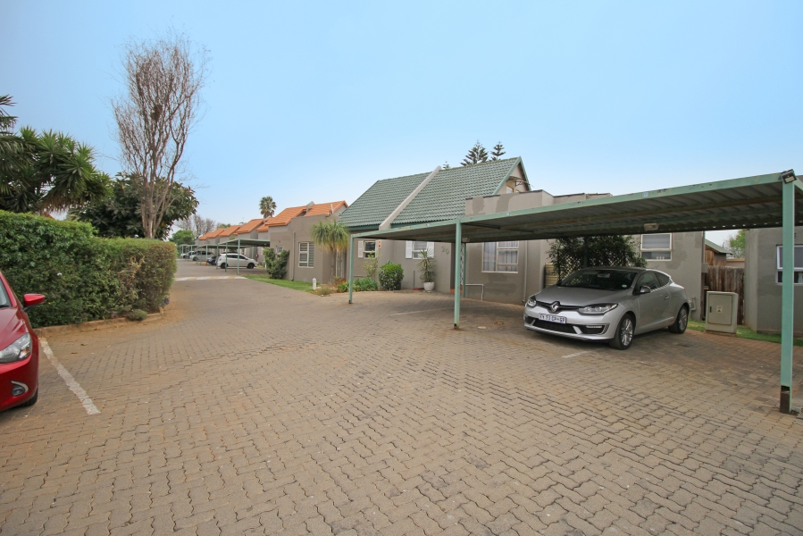 3 Bedroom Property for Sale in Weltevreden Park Gauteng