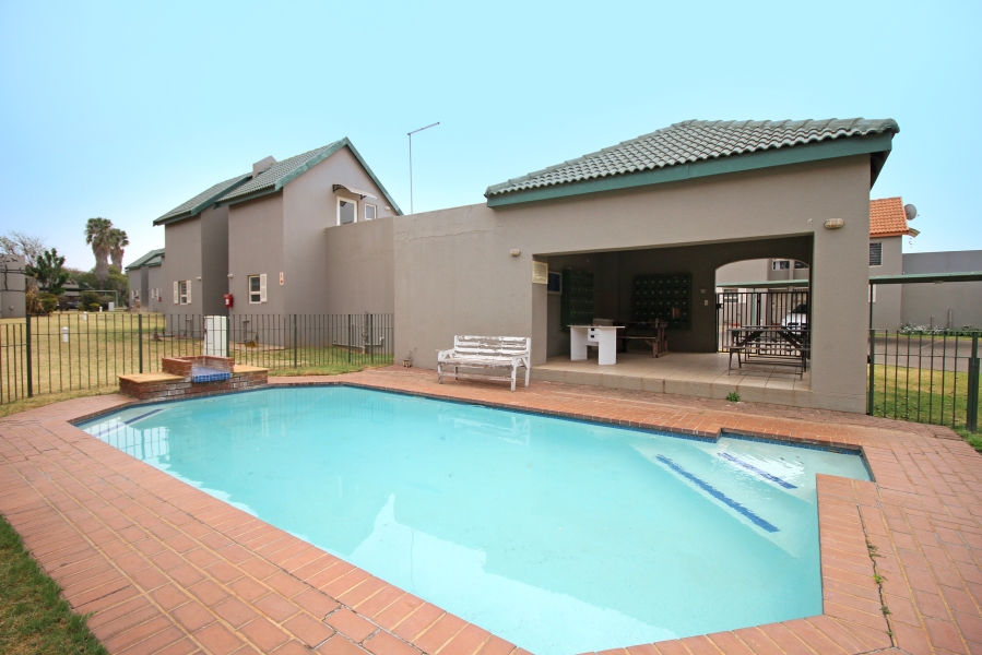 3 Bedroom Property for Sale in Weltevreden Park Gauteng