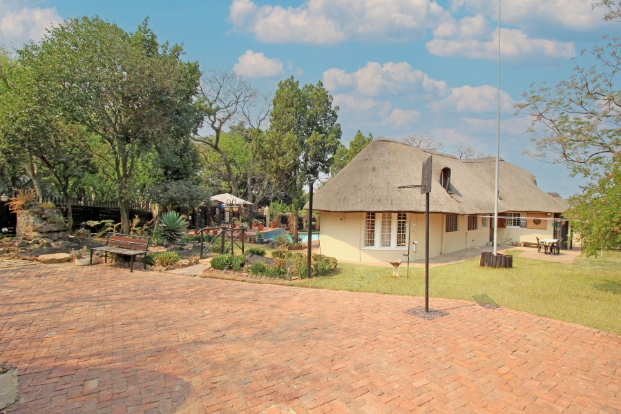 4 Bedroom Property for Sale in Buccleuch Gauteng