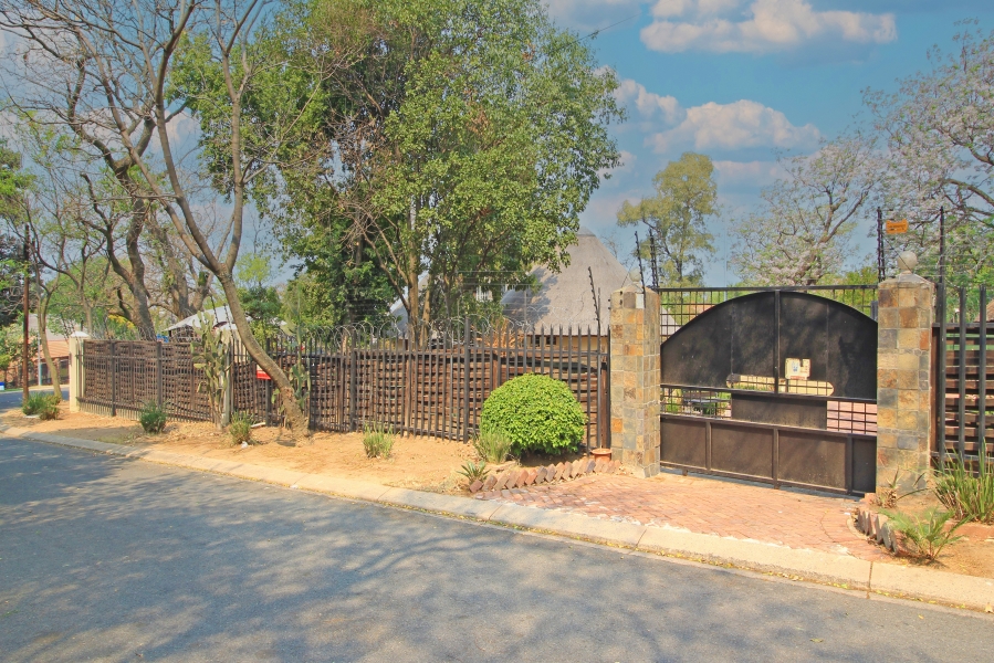 4 Bedroom Property for Sale in Buccleuch Gauteng