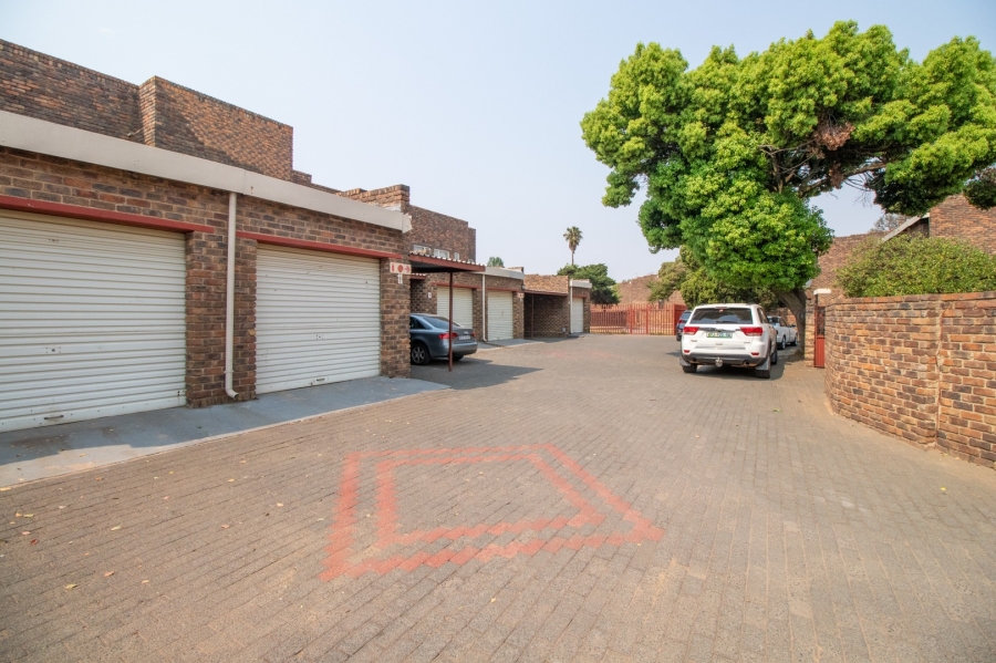 3 Bedroom Property for Sale in Crystal Park Gauteng