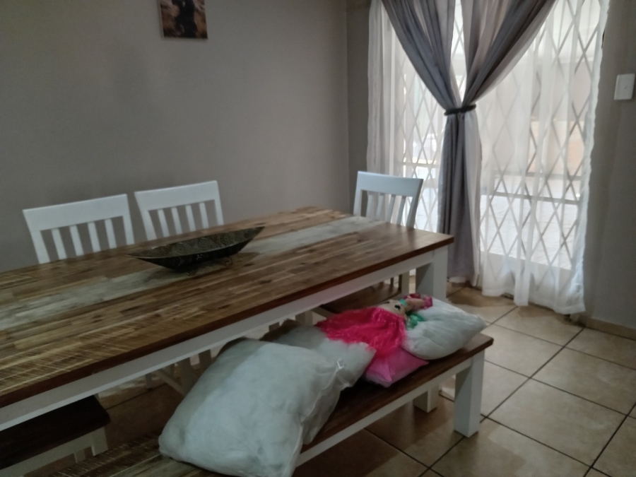 5 Bedroom Property for Sale in Presidents Dam Gauteng