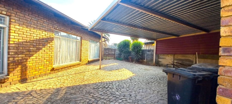 5 Bedroom Property for Sale in New State Areas Gauteng