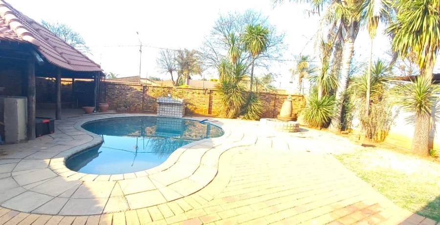 5 Bedroom Property for Sale in New State Areas Gauteng