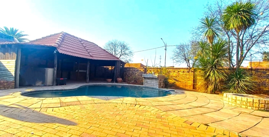 5 Bedroom Property for Sale in New State Areas Gauteng