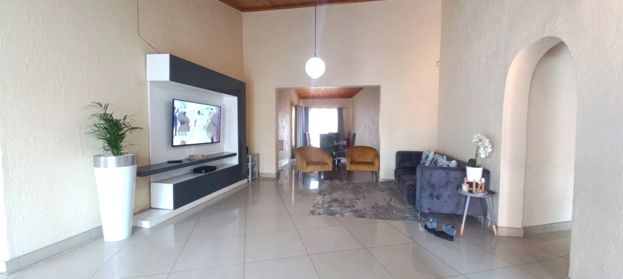 5 Bedroom Property for Sale in New State Areas Gauteng