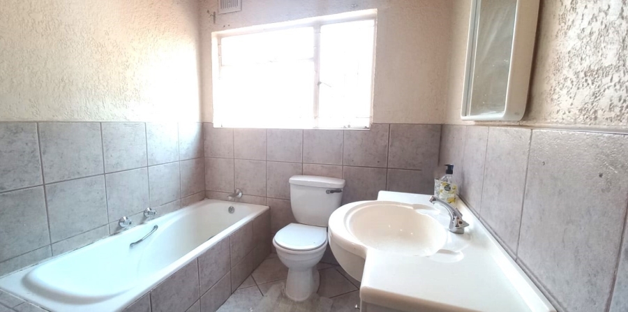 5 Bedroom Property for Sale in New State Areas Gauteng