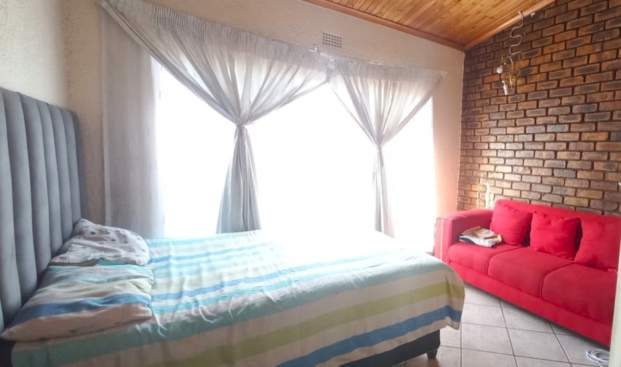 5 Bedroom Property for Sale in New State Areas Gauteng