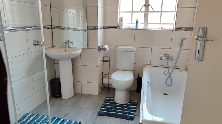 2 Bedroom Property for Sale in Noordwyk Gauteng