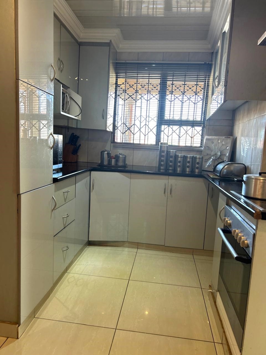 6 Bedroom Property for Sale in Moleleki Gauteng