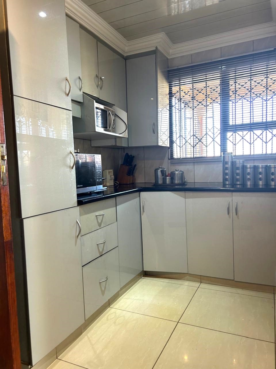 6 Bedroom Property for Sale in Moleleki Gauteng