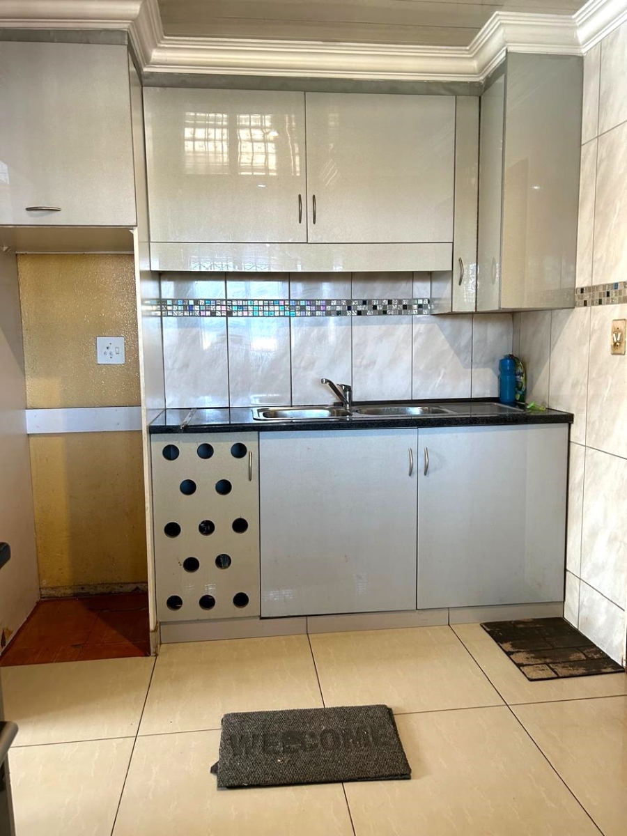 6 Bedroom Property for Sale in Moleleki Gauteng