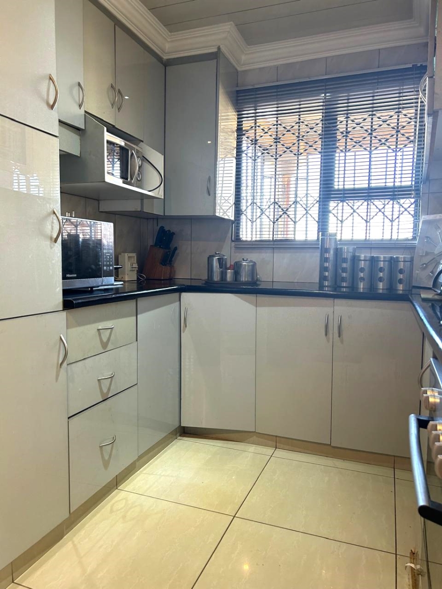 6 Bedroom Property for Sale in Moleleki Gauteng