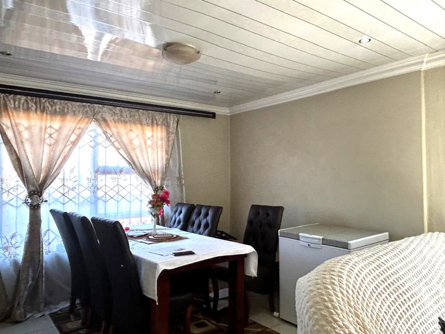 6 Bedroom Property for Sale in Moleleki Gauteng