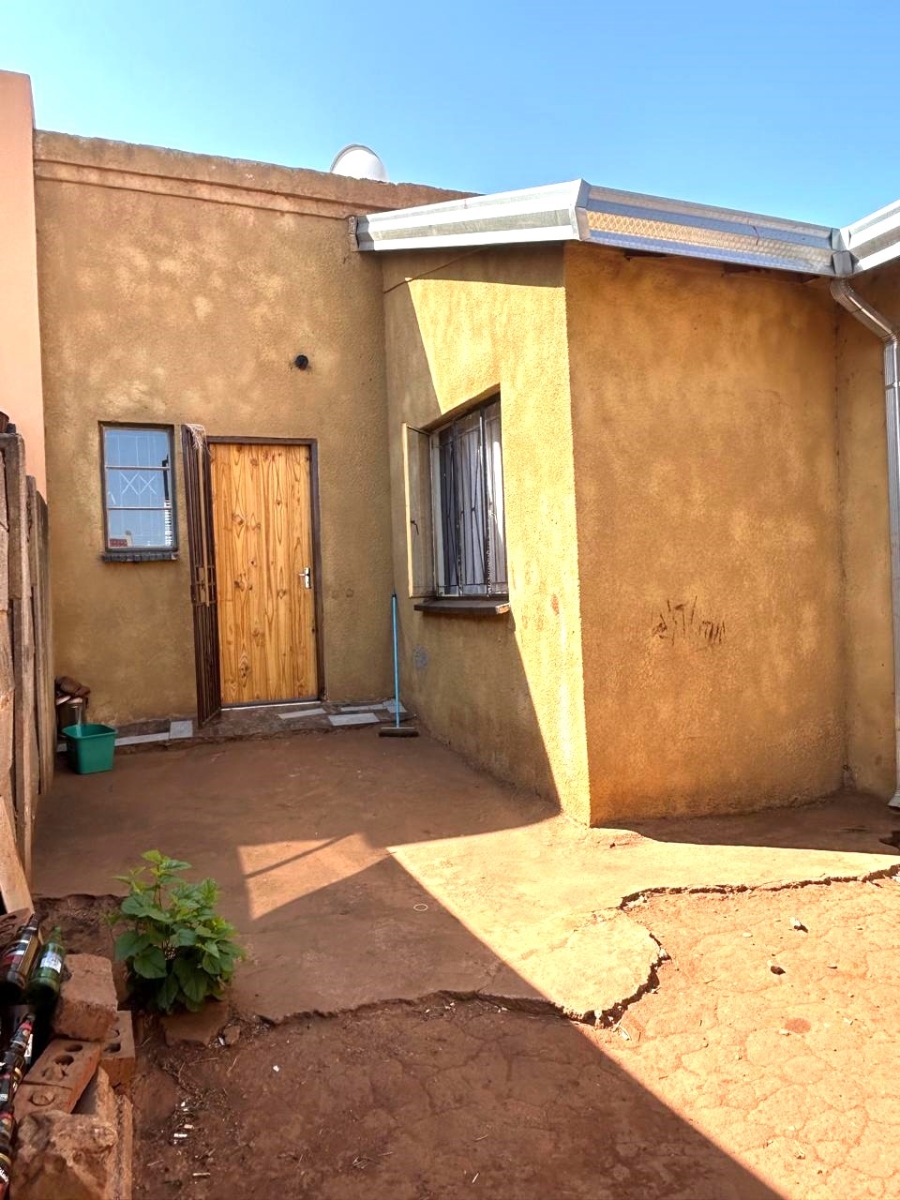 6 Bedroom Property for Sale in Moleleki Gauteng