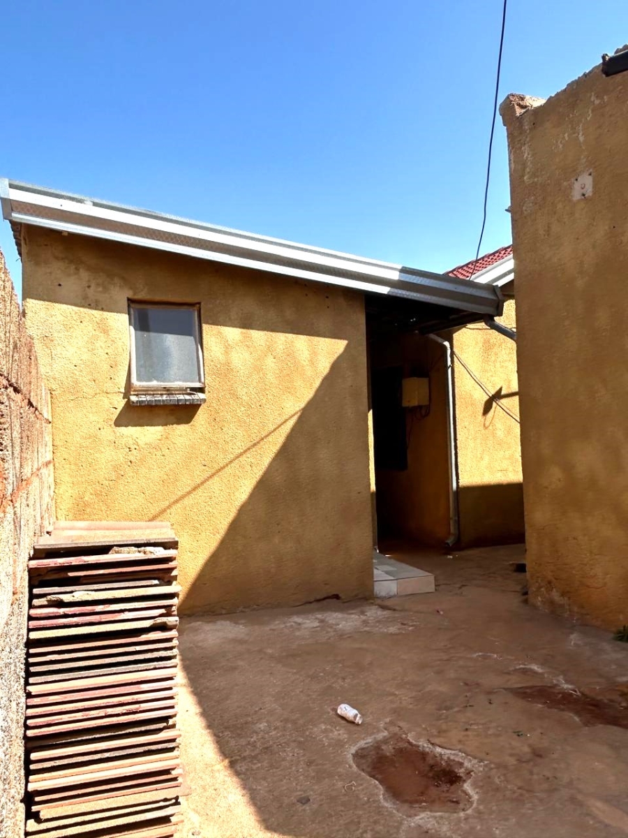 6 Bedroom Property for Sale in Moleleki Gauteng