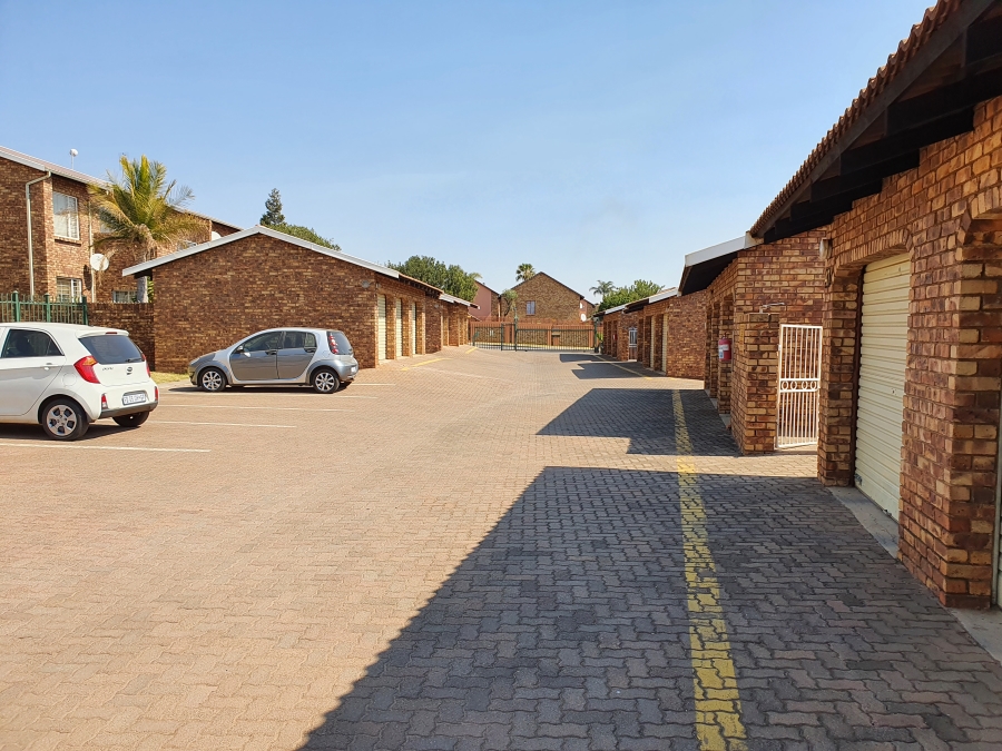 2 Bedroom Property for Sale in Zwartkop Gauteng