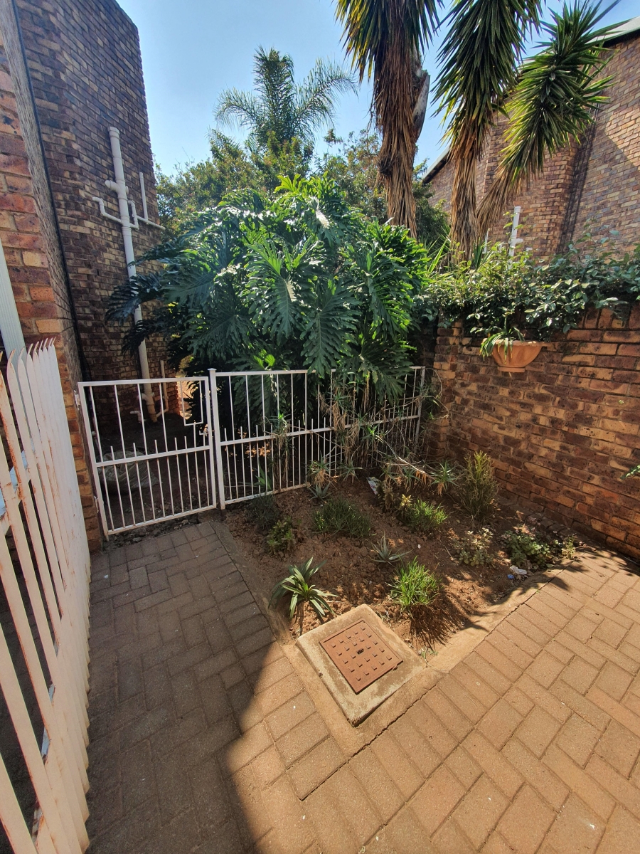 2 Bedroom Property for Sale in Zwartkop Gauteng