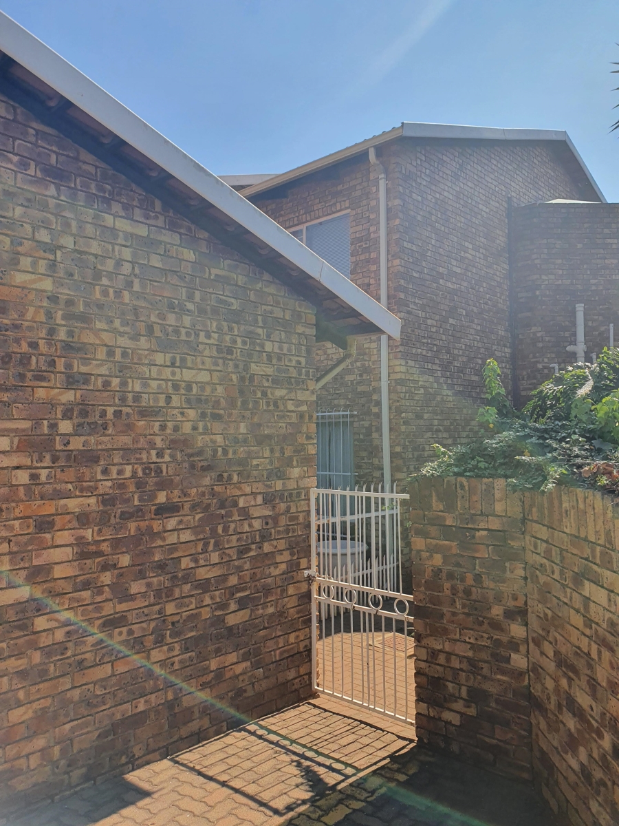 2 Bedroom Property for Sale in Zwartkop Gauteng