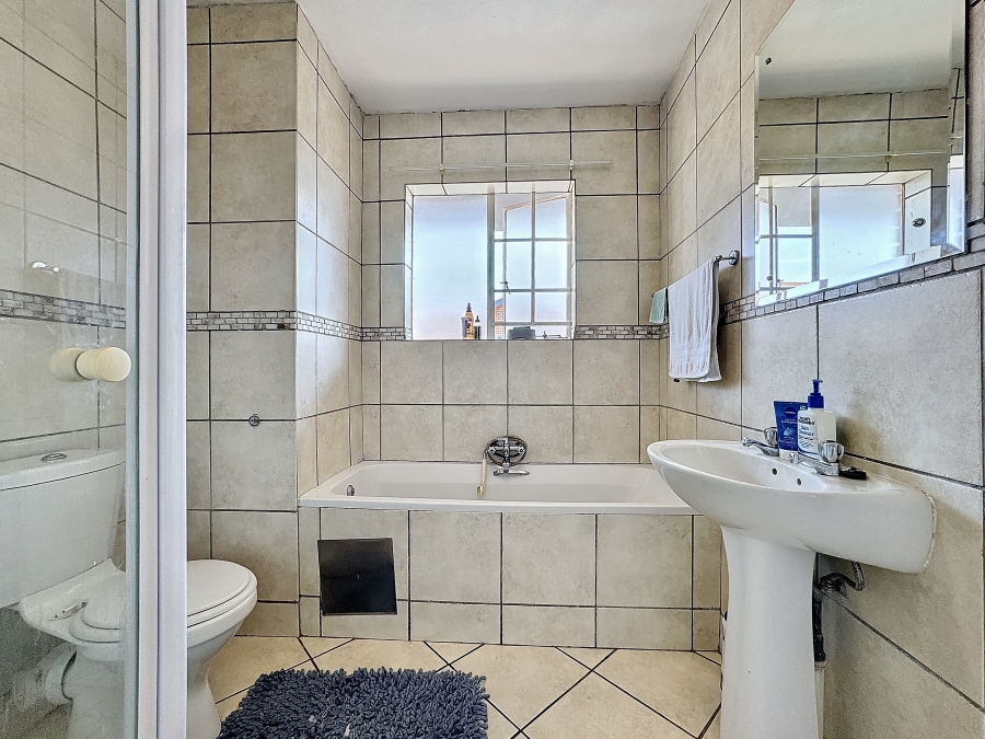 1 Bedroom Property for Sale in The Reeds Gauteng