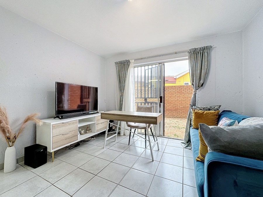 1 Bedroom Property for Sale in The Reeds Gauteng