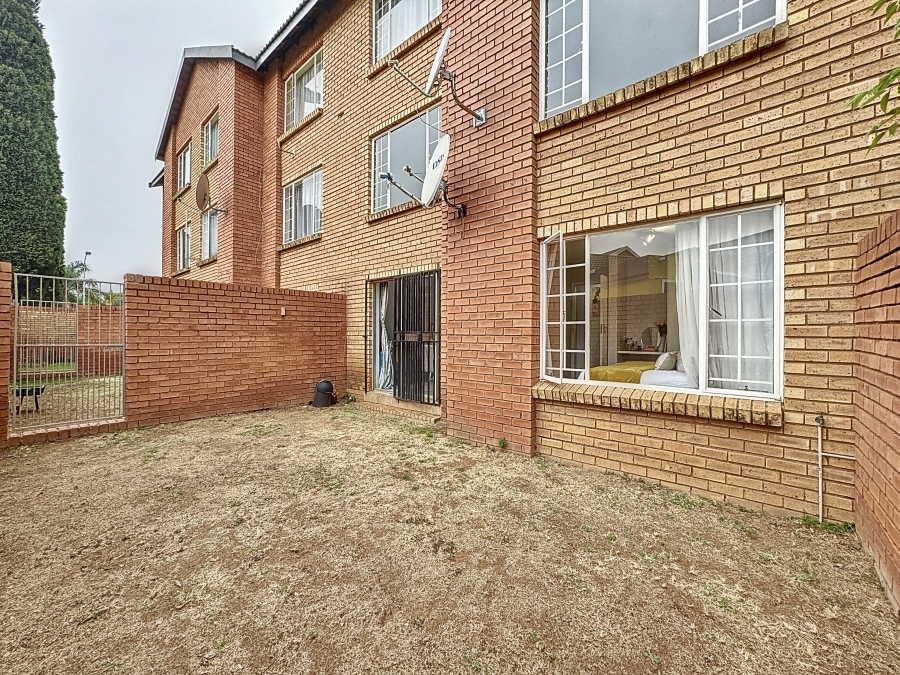 1 Bedroom Property for Sale in The Reeds Gauteng