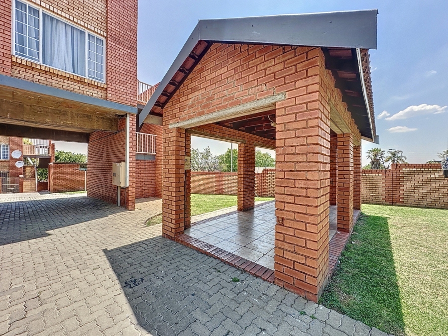 1 Bedroom Property for Sale in The Reeds Gauteng