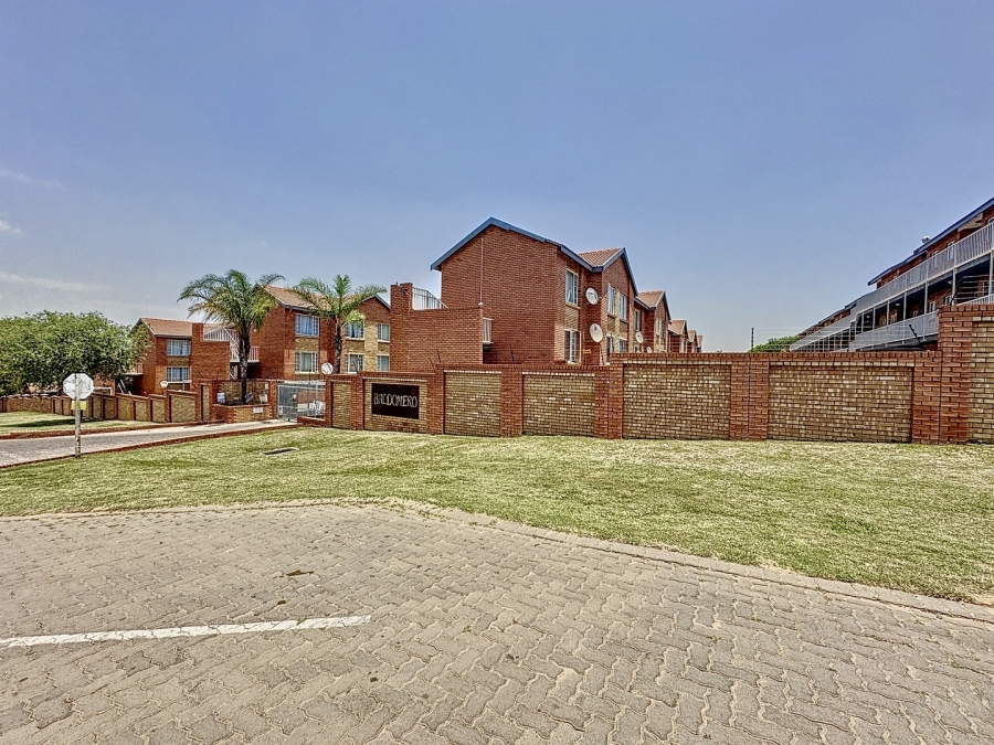 1 Bedroom Property for Sale in The Reeds Gauteng