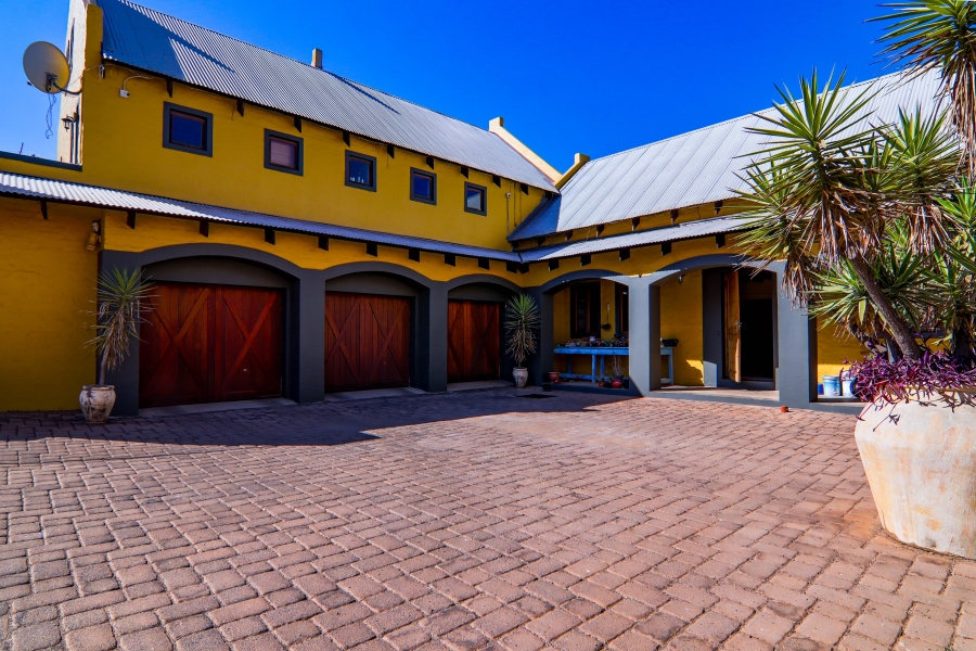 5 Bedroom Property for Sale in Die Hoewes Gauteng