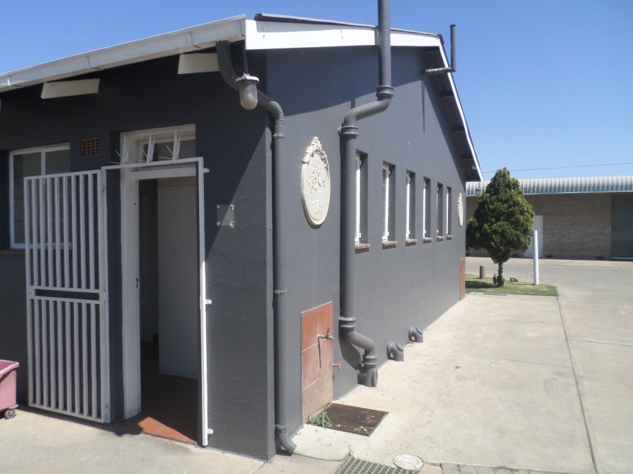 Commercial Property for Sale in Eikenhof Gauteng