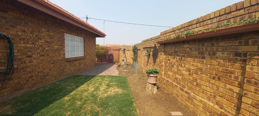 3 Bedroom Property for Sale in Sunair Park Gauteng