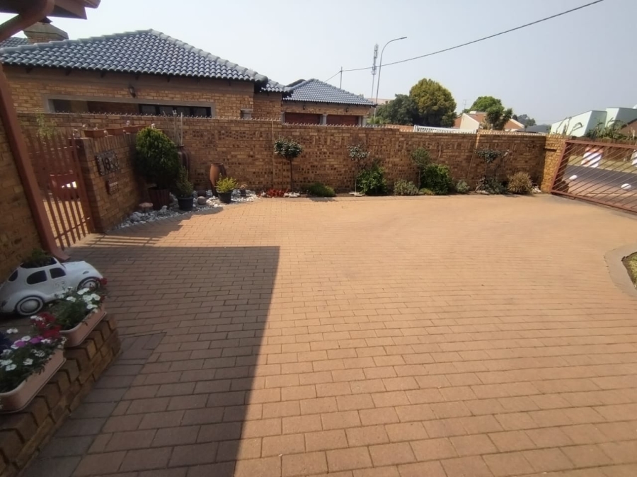 3 Bedroom Property for Sale in Sunair Park Gauteng