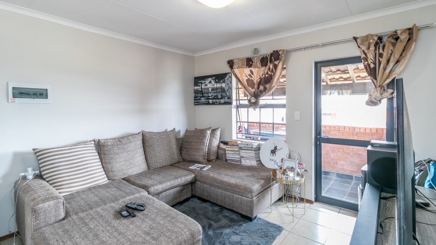 2 Bedroom Property for Sale in Erand Gardens Gauteng