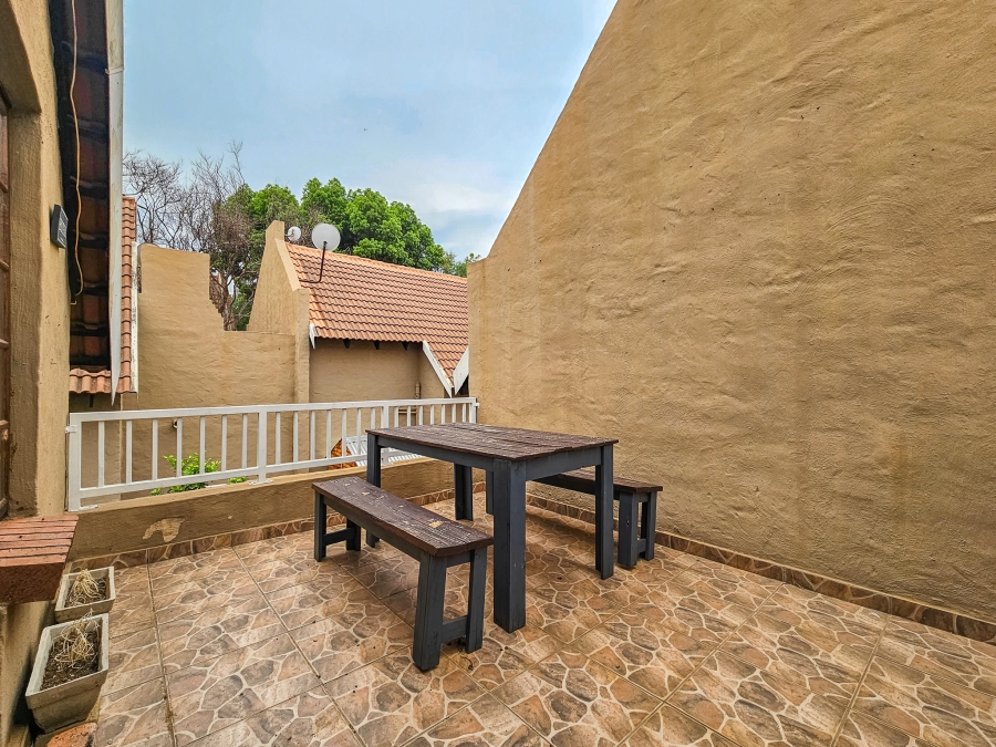 2 Bedroom Property for Sale in Faerie Glen Gauteng