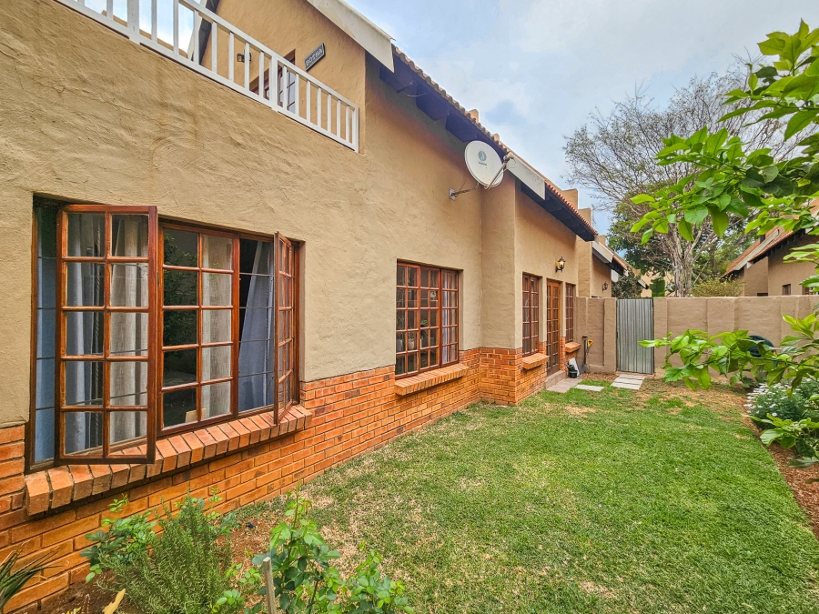 2 Bedroom Property for Sale in Faerie Glen Gauteng