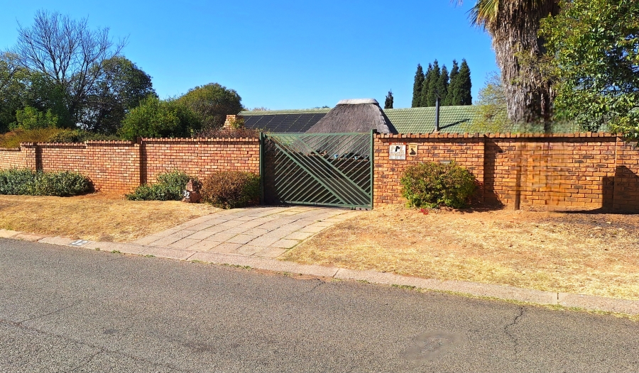 4 Bedroom Property for Sale in Van Riebeeck Park Gauteng