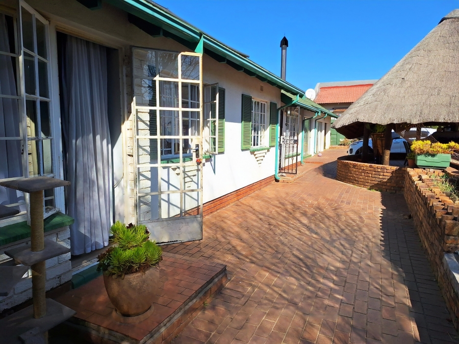 4 Bedroom Property for Sale in Van Riebeeck Park Gauteng