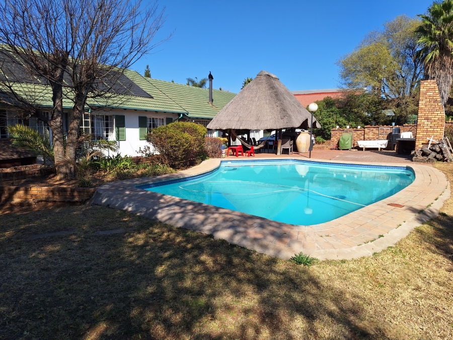 4 Bedroom Property for Sale in Van Riebeeck Park Gauteng