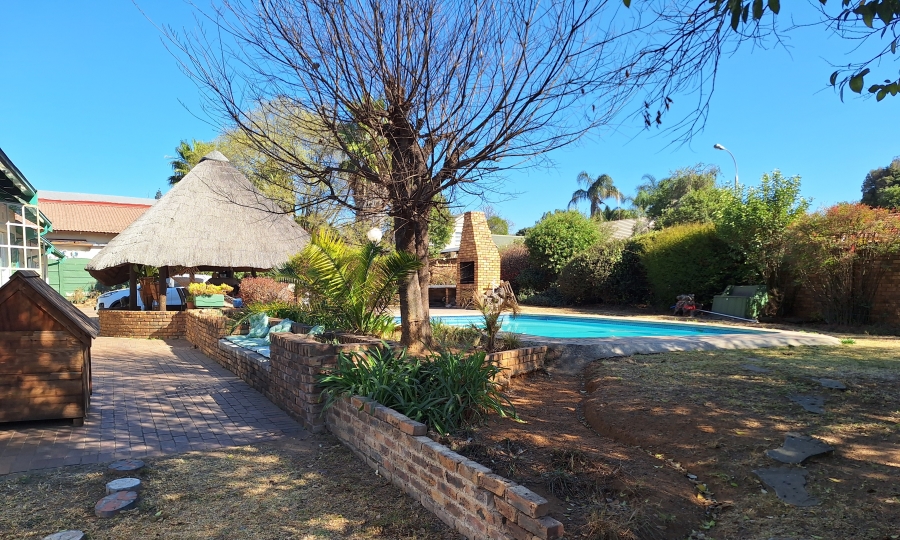 4 Bedroom Property for Sale in Van Riebeeck Park Gauteng