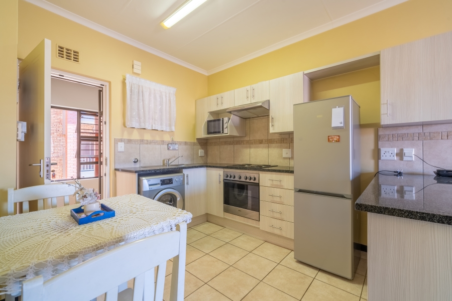 1 Bedroom Property for Sale in Featherbrooke Hills Retirement Gauteng