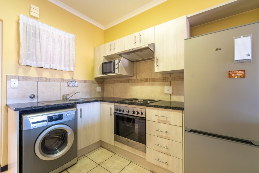 1 Bedroom Property for Sale in Featherbrooke Hills Retirement Gauteng